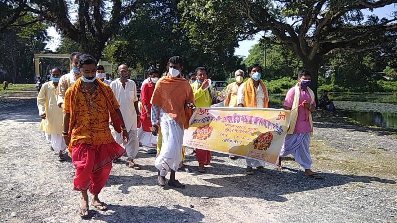 তৃণমূলে যোগদান পুরোহিত সংগঠনের