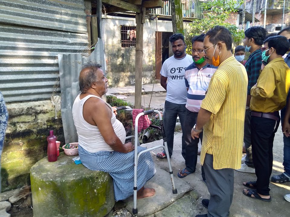 চায়ে পে চর্চা’য় বাসিন্দাদের সমস্যার কথা শুনলেন সাংসদ