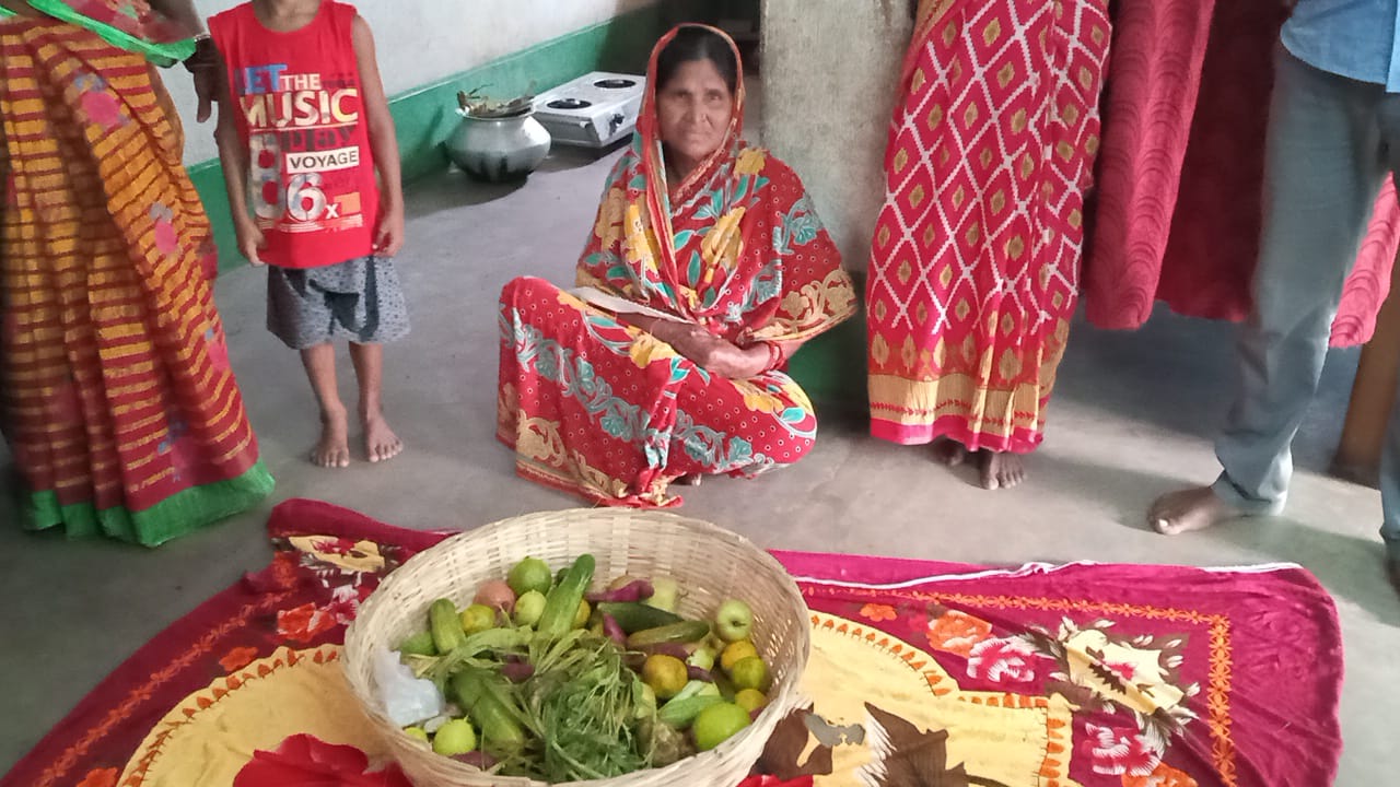 ছটপুজায় ব্রতী হন মুসলিম সম্প্রদায়ের মহিলারা