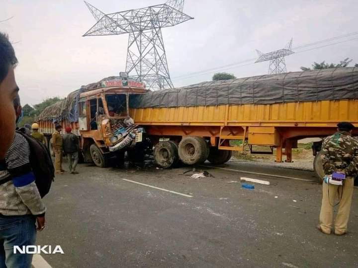 দুই ট্রাকের সঙ্গে সংঘর্ষে মৃত্যু একজনের