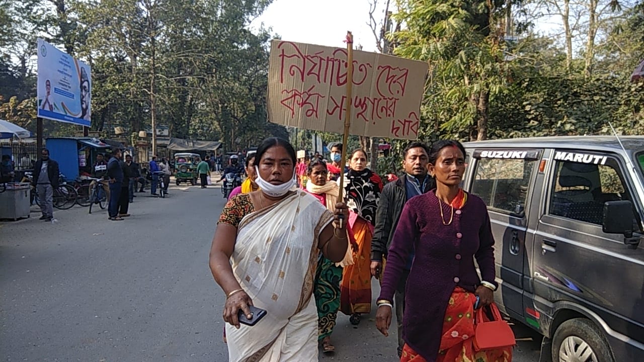 পুলিশের আশ্বাস পেয়ে অনশন তুলে নিল প্রাক্তন কেএলও এবং লিংক ম্যানরা