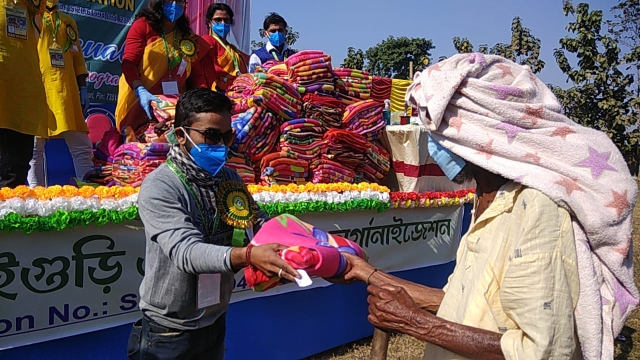 বছরের শুরুতে কম্বল বিতরণ স্বেচ্ছাসেবী সংস্থার