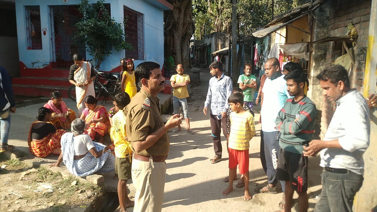 মানসিক ভারসাম্যহীন মহিলাকে উদ্ধার করল মানবিক পুলিশ