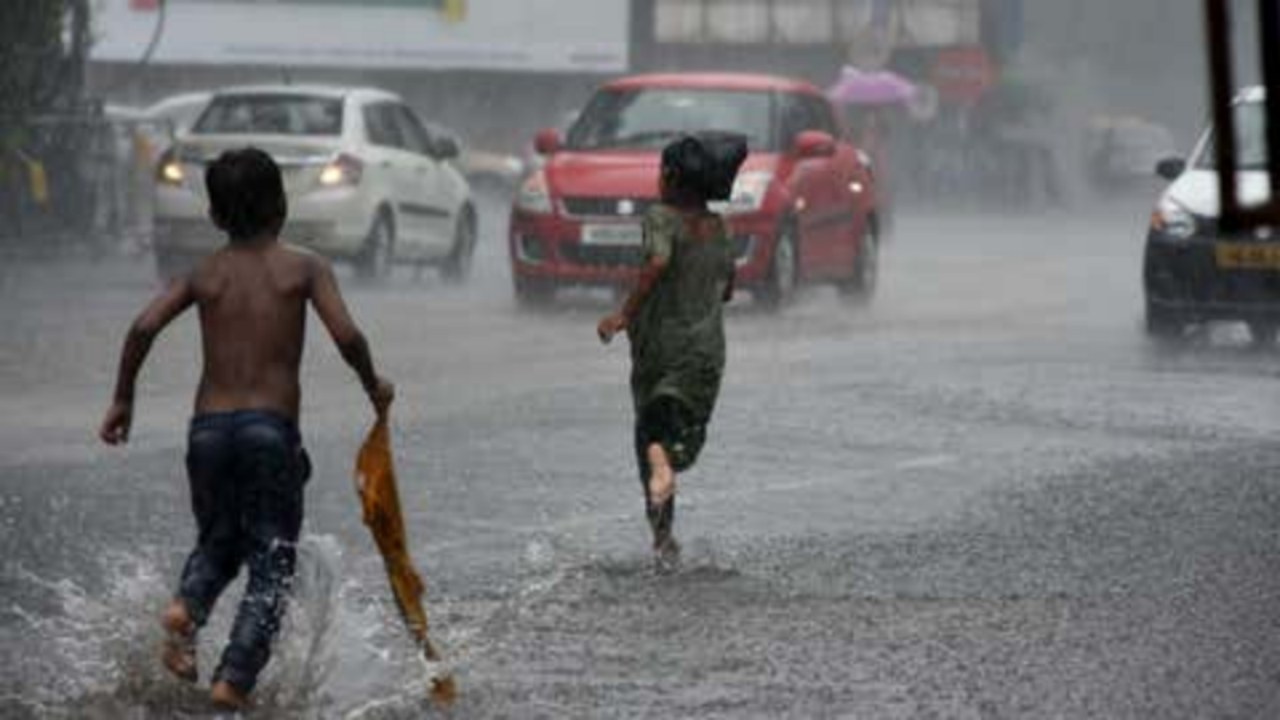 ধেয়ে আসছে আরো এক ঘূর্ণিঝড়