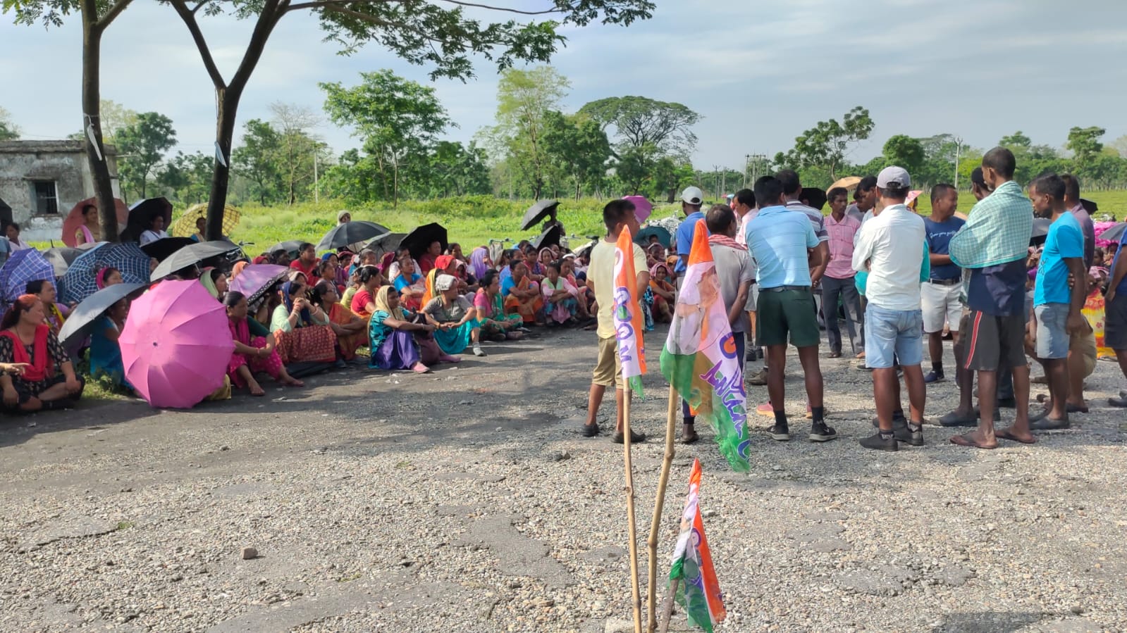 ডুয়ার্সের বিভিন্ন চা বাগানে গেট মিটিং এ সামিল তৃণমূল চা বাগান শ্রমিক ইউনিয়ন