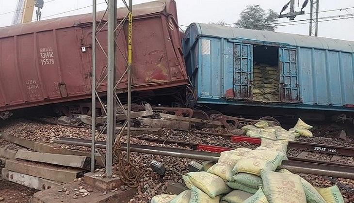 বালাসোরের দুর্ঘটনা সামলে ওঠার আগেই ফের লাইনচ্যুত একাধিক বগি