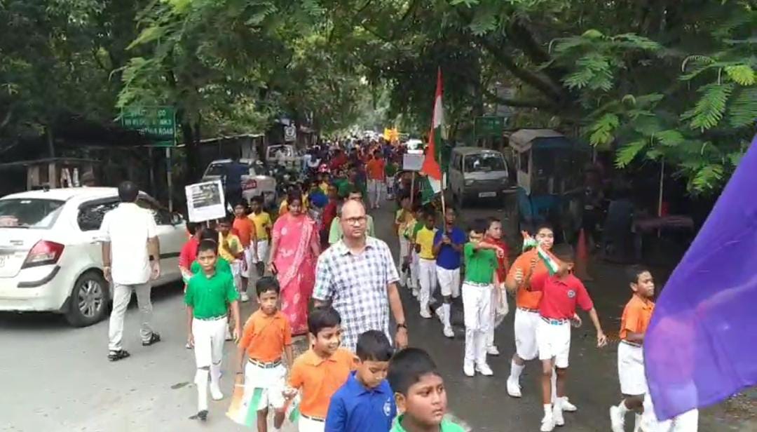 চন্দ্রযান-৩ এর সফলতায় কোচবিহারের ছাত্রীদের নিয়ে বের করা হল বিশেষ শোভাযাত্রা