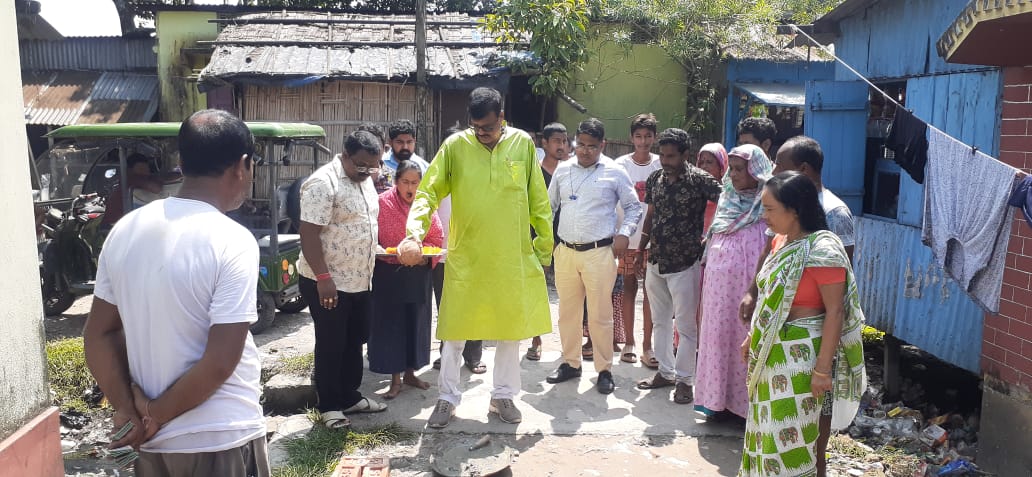 কোচবিহার ৬ নম্বর ওয়ার্ডে দুটি পাকা রাস্তার কাজের সূচনা করলেন পৌরসভার চেয়ারম্যান