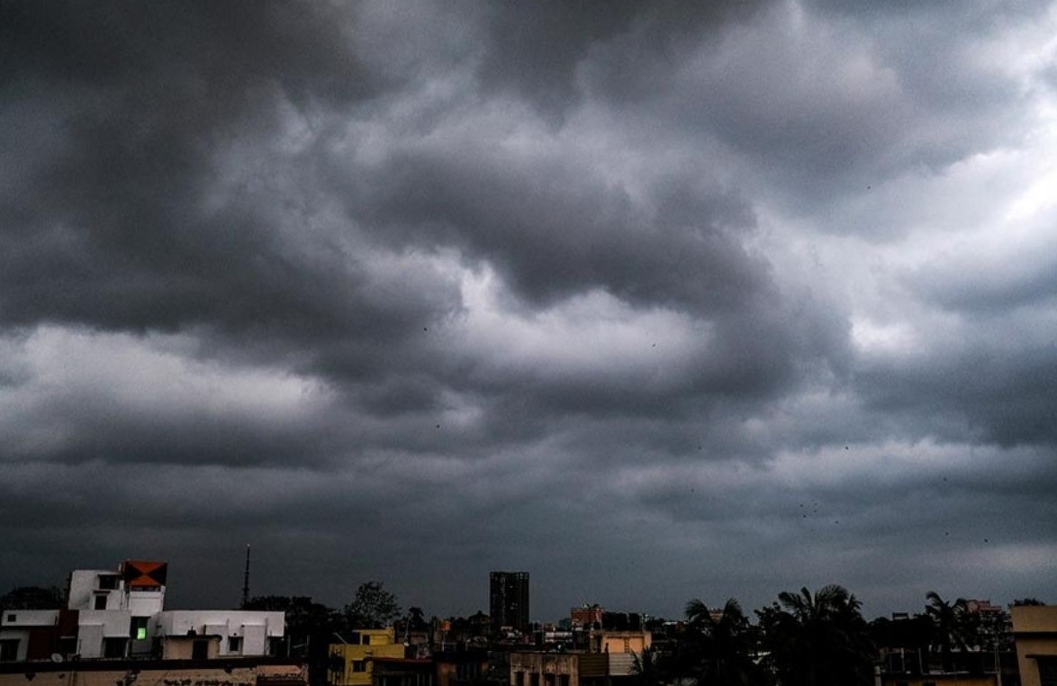 নজর রাখছেন আবহাওয়াবিদরা, ২৪ ঘণ্টার মধ্যেই আবহাওয়ার বড় পরিবর্তন