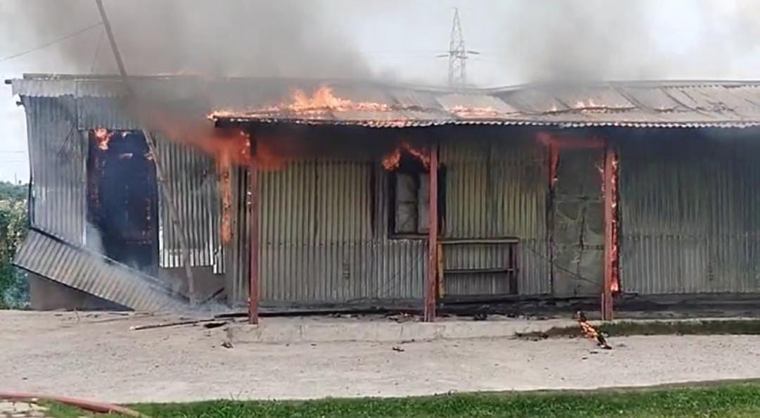 ভারত সেবা সংঘের একটি বিদ্যালয়ে ভয়াবহ অগ্নিকাণ্ড