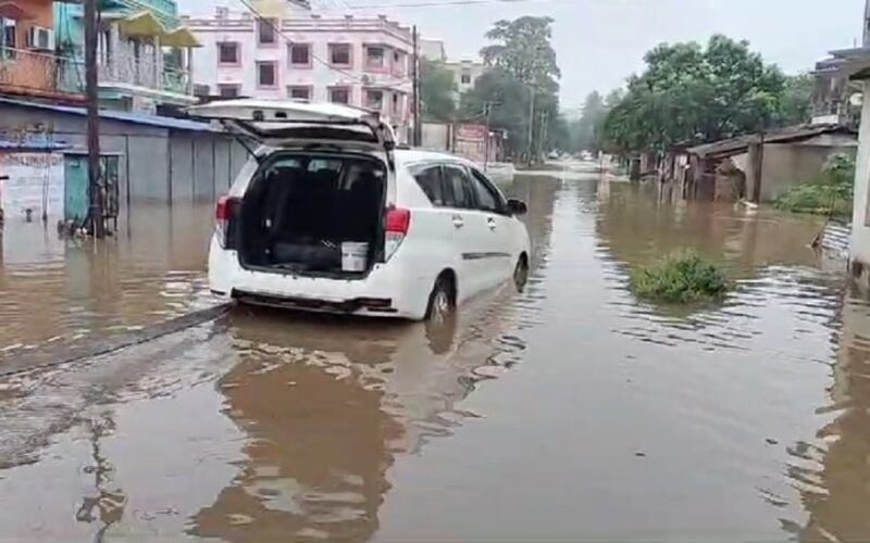 বৃষ্টিতে জলমগ্ন দুর্গাপুর এলাকা