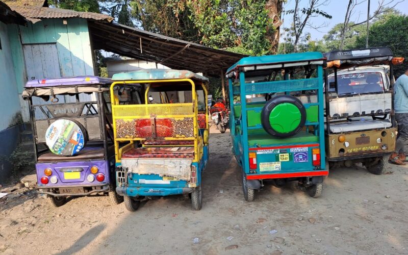 জলপাইগুড়িতে বেআইনি টোটোর বিরুদ্ধে অভিযান শুরু করেছে পুলিশ