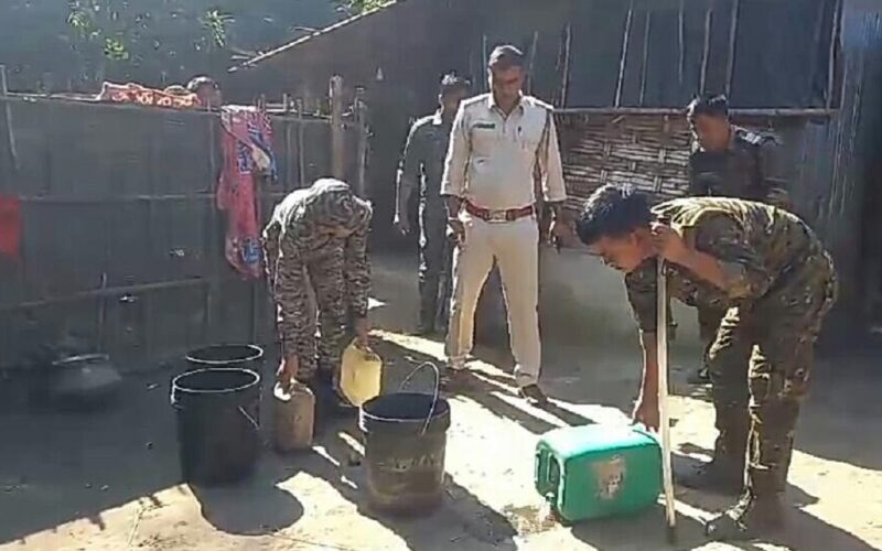 অবৈধ দেশি মদের বিরুদ্ধে অভিযান শুরু করেছে পুলিশ